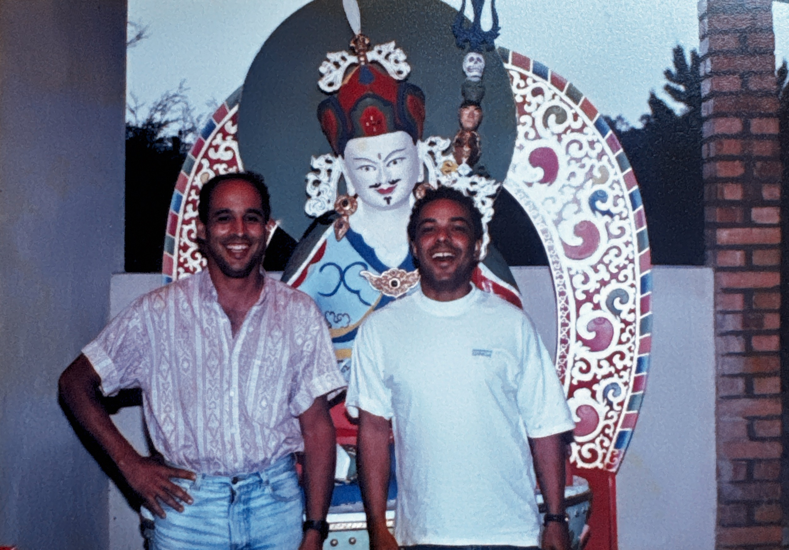 Estátua de Guru Rinpoche finalizada